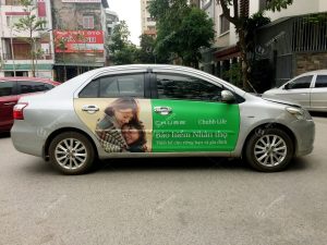 Bảo hiểm Nhân thọ Chubb Life quảng cáo trên ô tô cá nhân tại TP HCM