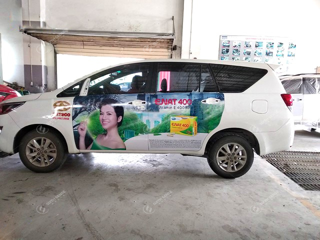 Quảng cáo trên ô tô cá nhân sân bay Tân Sơn Nhất TP HCM - Mega We Care