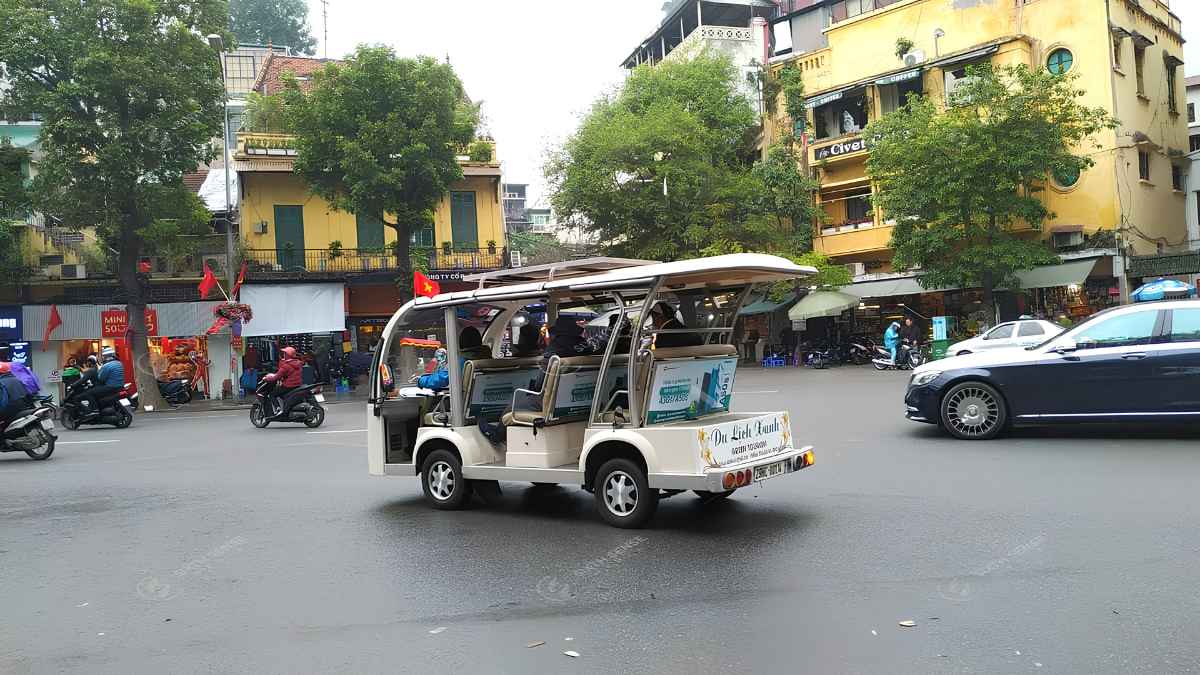 Hoàng Hà Mobile tận dụng xe điện để tăng điểm chạm thương hiệu tại khu vực Bờ Hồ Hoàn Kiếm (Nguồn: Dự án SSM) 