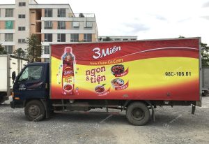 Những lý do hàng đầu để lựa chọn dán quảng cáo trên thùng xe tải