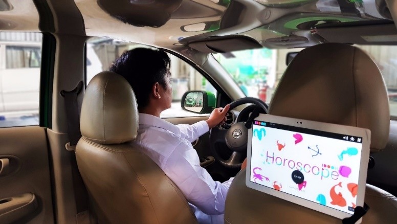 Tìm hiểu về hình thức quảng cáo LCD trên taxi