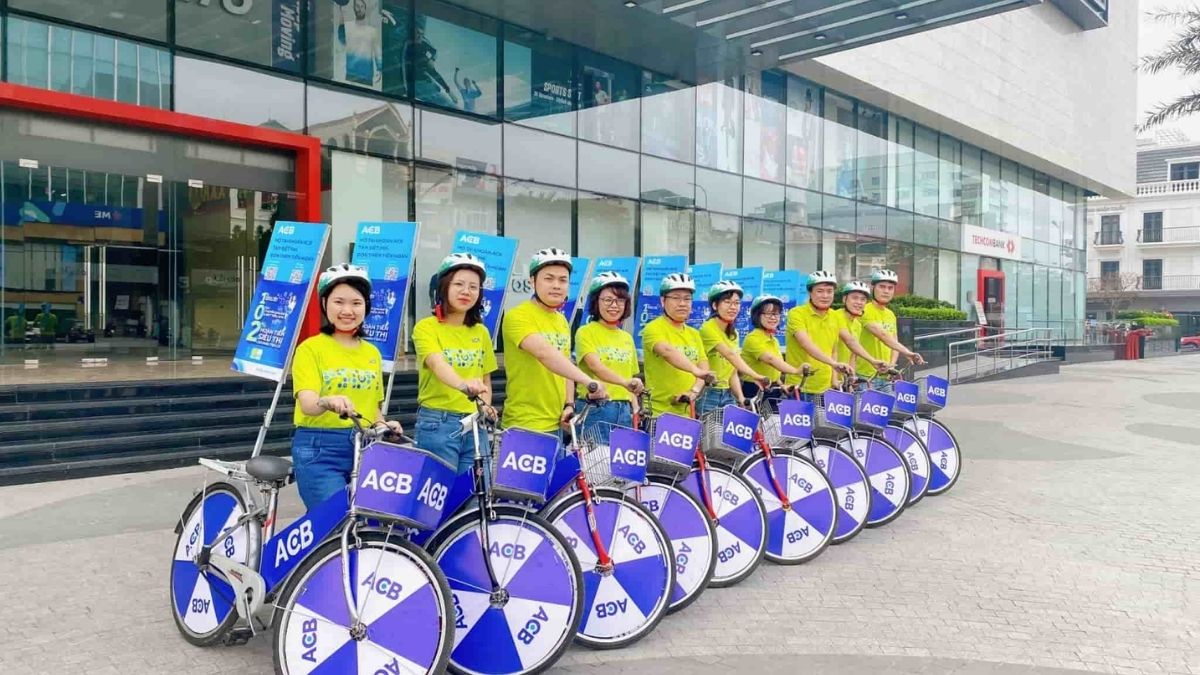 Roadshow Ngân Hàng Là Gì? Hình Thức, Báo Giá Và Quy Trình Tổ Chức 12 Roadshow xe đạp tạo hình ảnh quảng bá linh hoạt và thu hút trên đường phố (Nguồn: SSM)