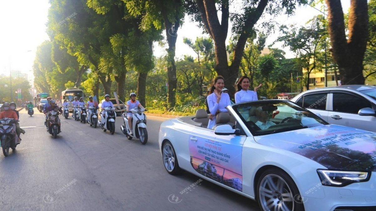 Roadshow Ngân Hàng Là Gì? Hình Thức, Báo Giá Và Quy Trình Tổ Chức 15 Xe mui trần tạo điểm nhấn nổi bật cho hình ảnh thương hiệu trên đường phố (Nguồn: SSM)