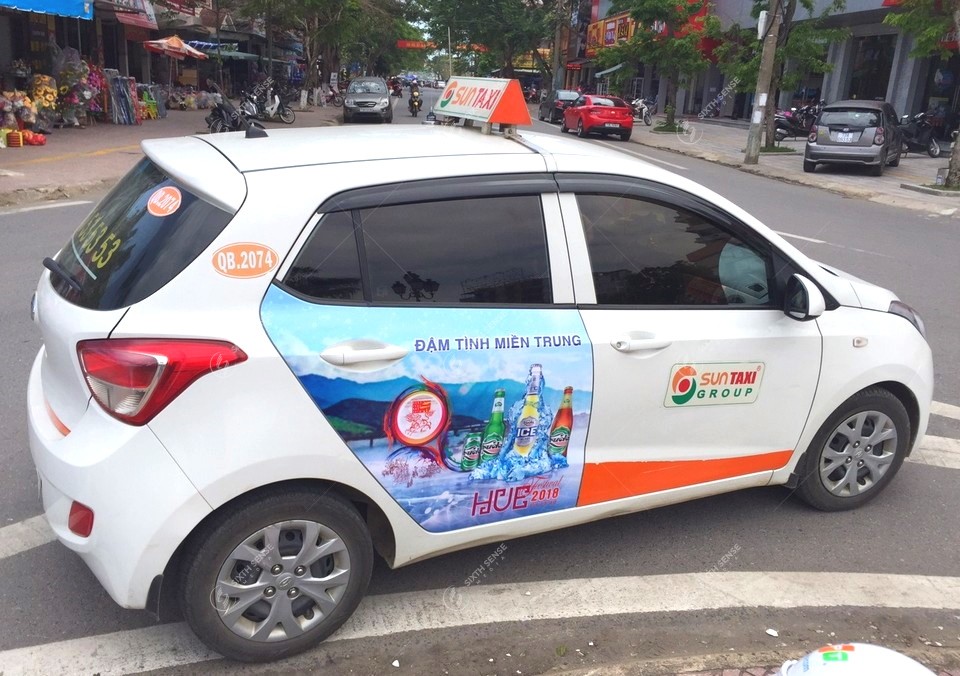 quảng cáo trên xe taxi ở Quảng Bình