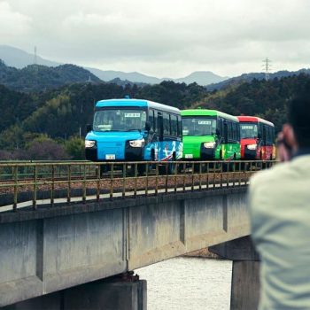 Độc lạ xe buýt lai tàu hỏa ở Nhật Bản