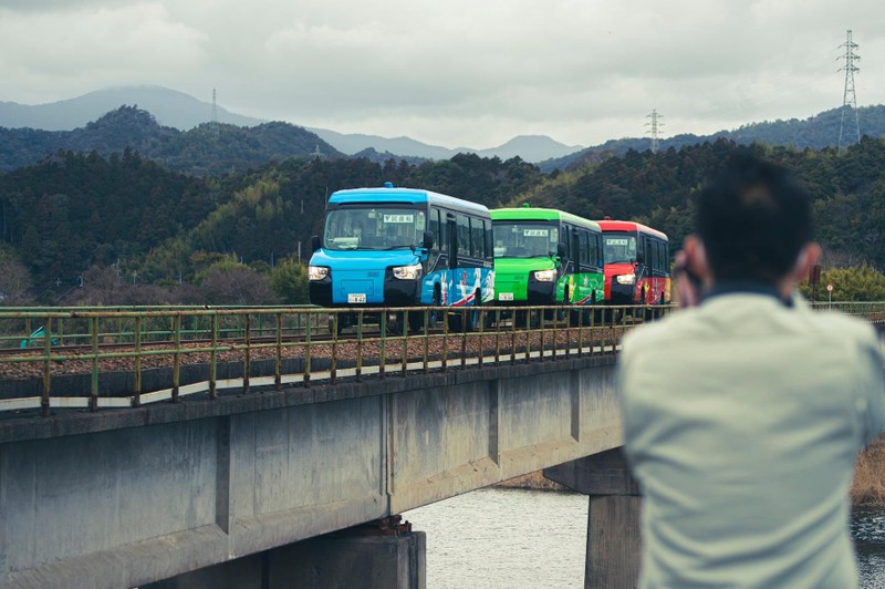 Độc đáo với xe bus “2 trong 1” chỉ có ở Nhật Bản
