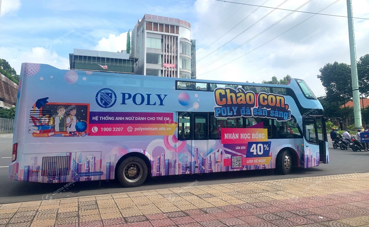 Roadshow xe bus 2 tầng dễ thương từ Trung tâm Anh ngữ Poly