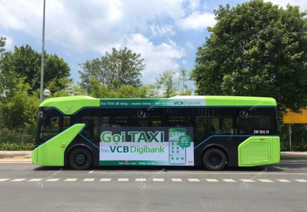 Quảng cáo xe buýt điện VinBus về dịch vụ “Gọi Taxi” của Vietcombank