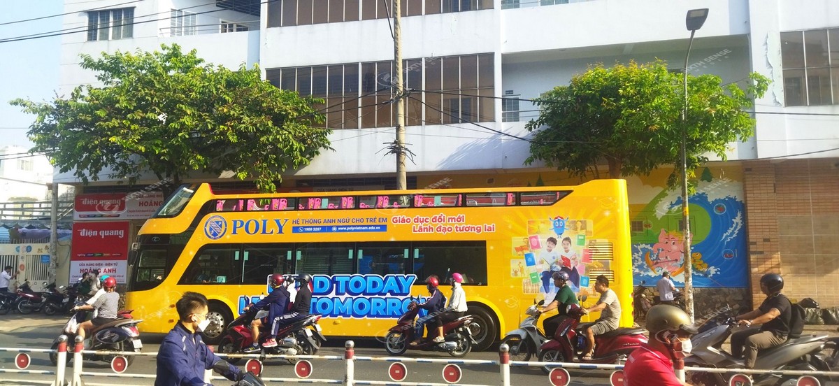 Trung tâm anh ngữ Poly tổ chức roadshow xe bus 2 tầng lần 2