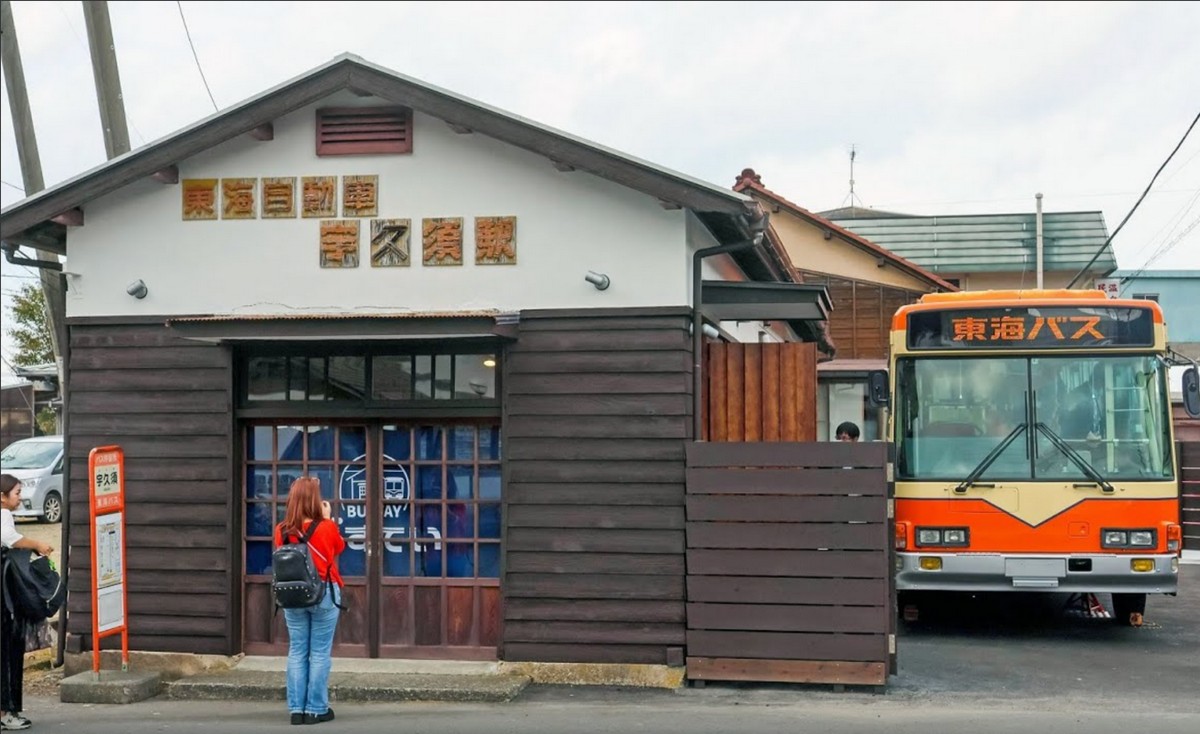 Nhật Bản hô biến xe bus và trạm chờ cũ thành khách sạn