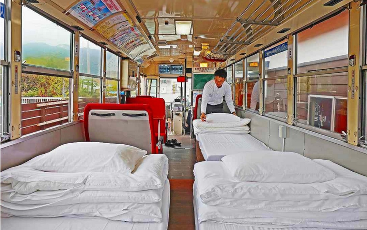 Nhật Bản hô biến xe bus và trạm chờ cũ thành khách sạn