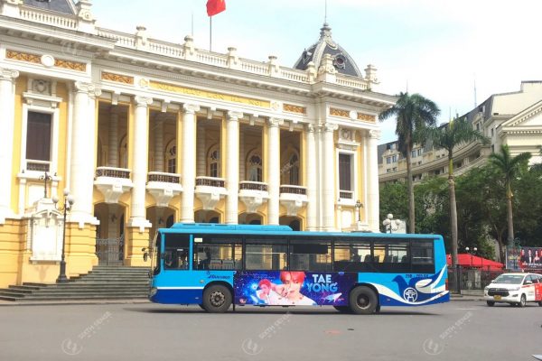 quảng cáo trên xe bus