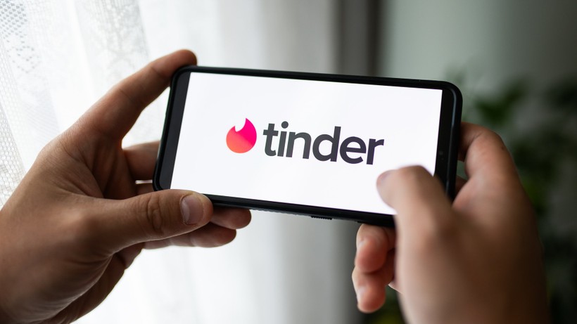 Tinder làm biển quảng cáo ngoài trời gây phản cảm tại Thái Lan