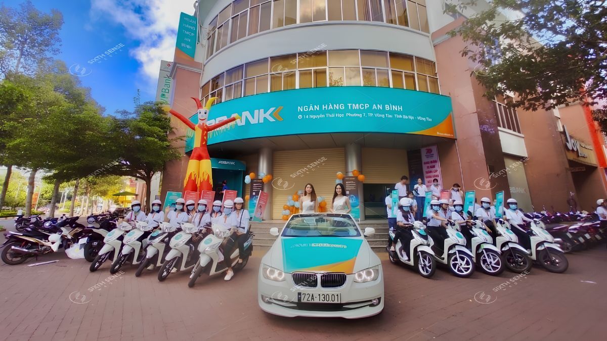 Roadshow Là Gì? Các Hình Thức & Quy Trình Tổ Chức Roadshow 2026 13 Roadshow đòi hỏi ngân sách, nhân sự và kế hoạch vận hành chặt chẽ, đồng thời chịu ảnh hưởng từ thời tiết và quy định triển khai