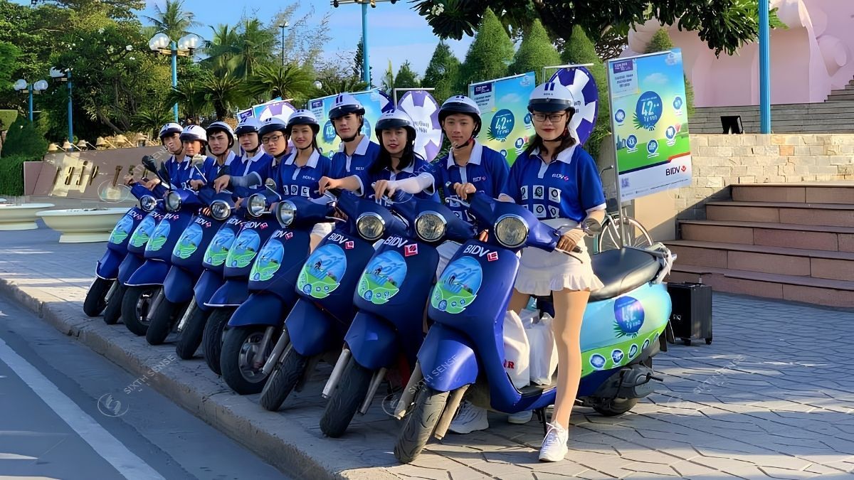 Roadshow Là Gì? Các Hình Thức & Quy Trình Tổ Chức Roadshow 2026 2 Roadshow kết hợp tính lưu động, nhận diện đồng bộ và tương tác trực tiếp để tạo hiệu ứng truyền thông nổi bật trong thời gian ngắn