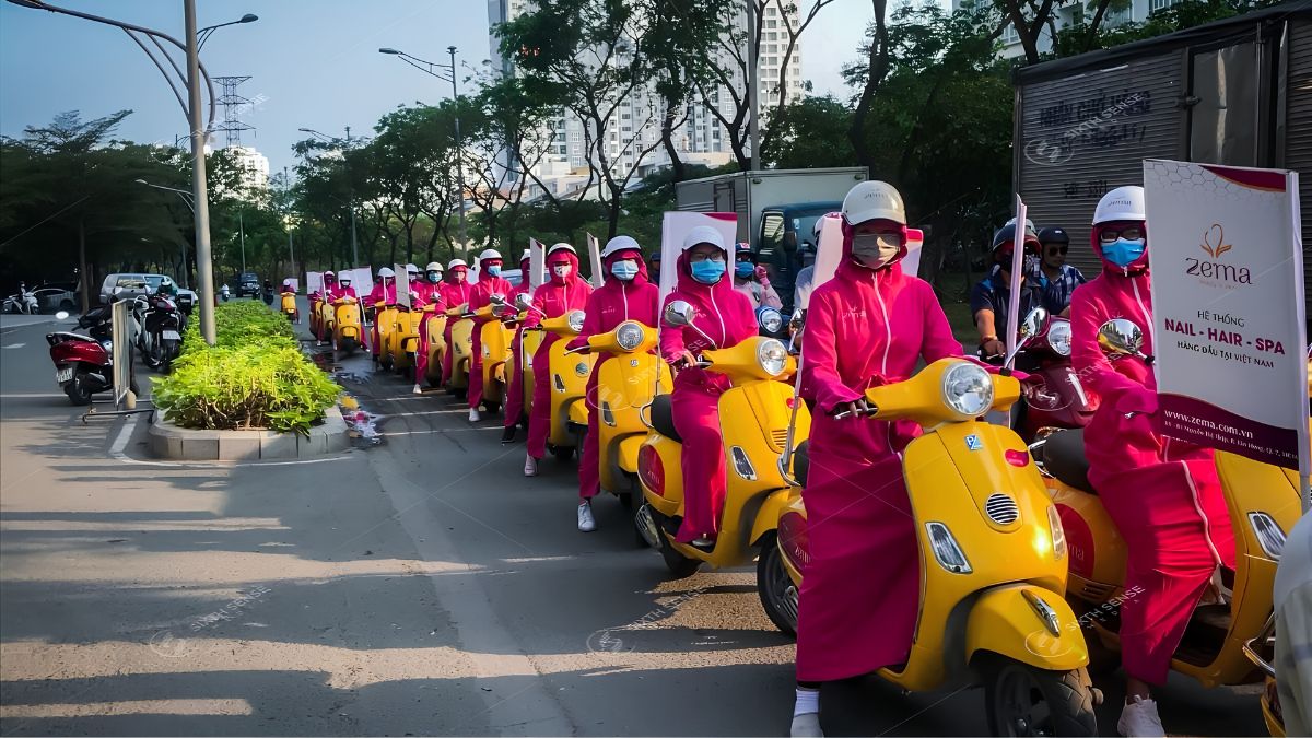 Roadshow Là Gì? Các Hình Thức & Quy Trình Tổ Chức Roadshow 2026 5 Roadshow xe máy giúp thương hiệu mở rộng độ phủ trên nhiều tuyến đường với hình ảnh nhận diện đồng bộ và linh hoạt