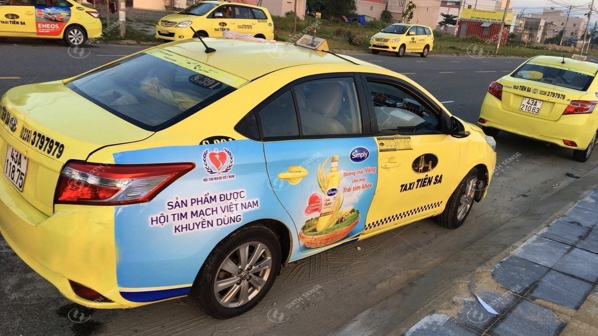 Giá quảng cáo taxi thay đổi tùy vị trí, diện tích, số lượng xe và thời gian triển khai. (Nguồn: Dự án SSM)