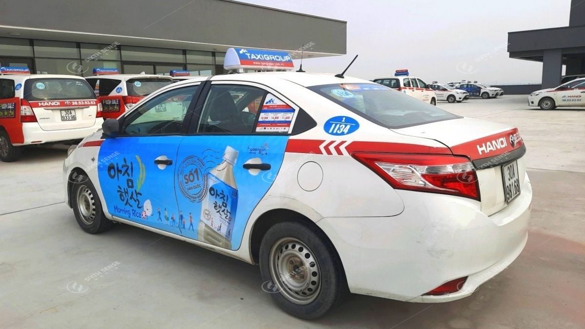 Thiết kế ngắn gọn và nổi bật giúp khách hàng dễ nhận diện thương hiệu khi taxi di chuyển. (Nguồn: Dự án SSM)