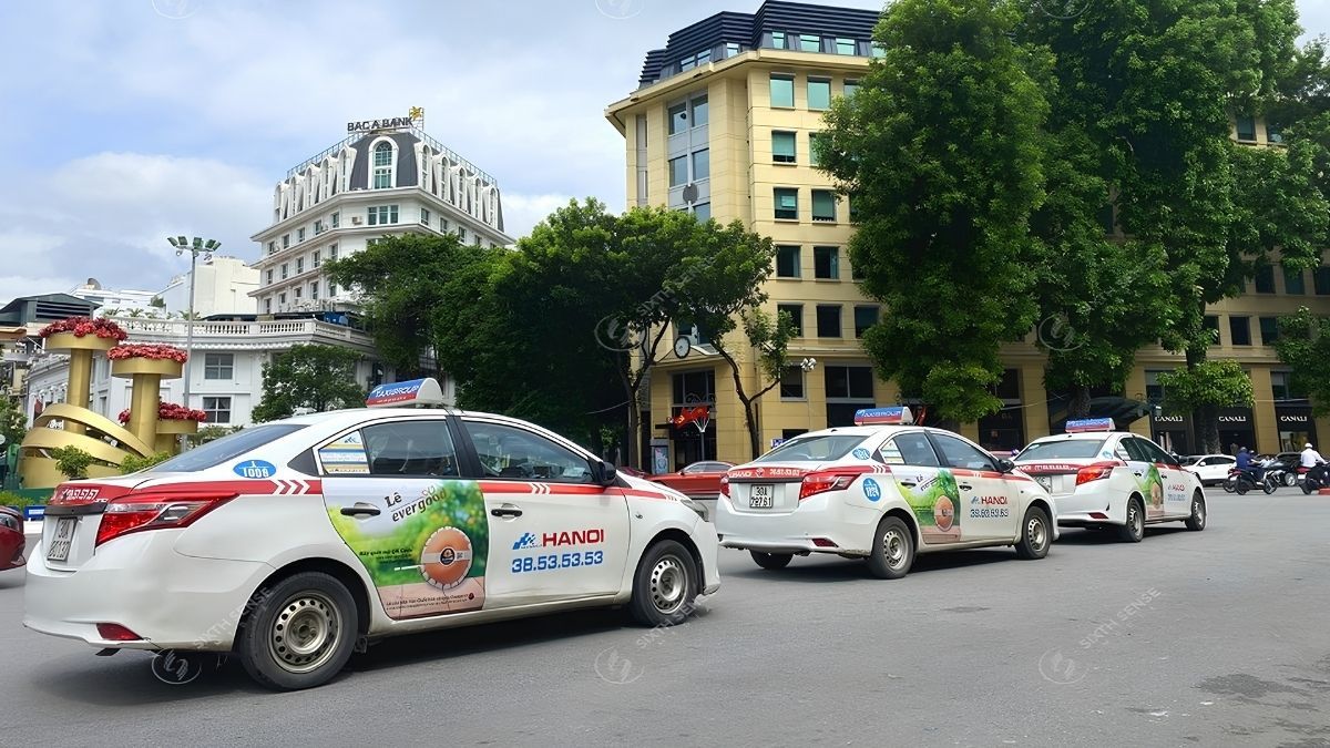 Quảng cáo taxi là giải pháp OOH giúp thương hiệu tăng độ phủ và tiếp cận khách hàng trên đường phố. (Nguồn: Dự án SSM)